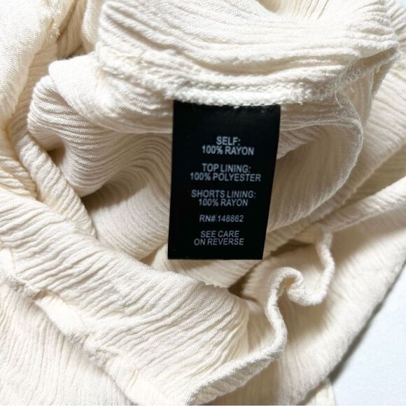 Torrid Surplice Gauze Romper Tie Back Flutter Sleeve Size 2, 2X 18/20 EUC - Picture 10 of 11